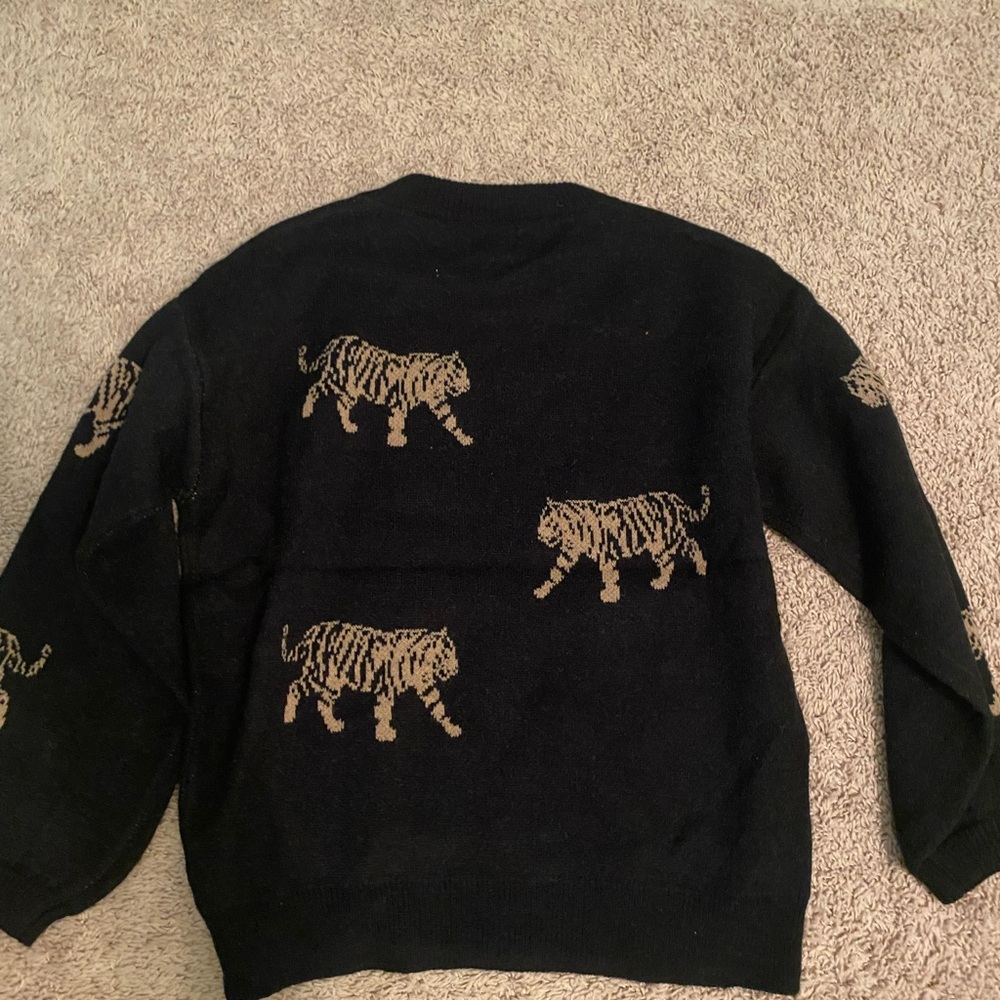 BiBi Black Sweater with Tan Tiger Design - Picture 5 of 5